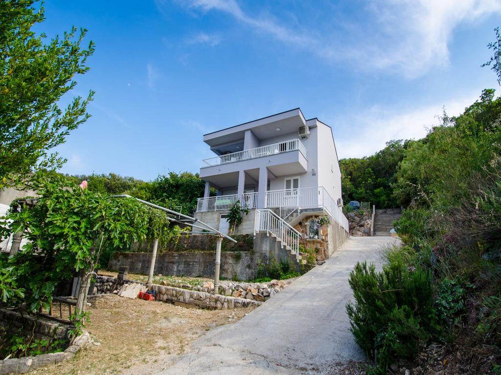 Apartament Vesela *